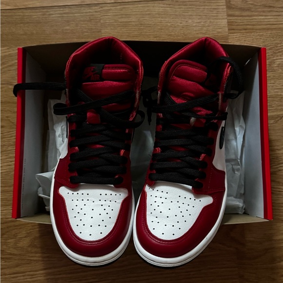 Nike Air Jordan 1 High OG - Picture 4 of 5